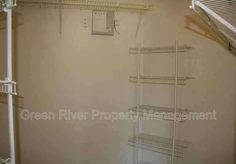 6106 Pine Ave — Photo 17