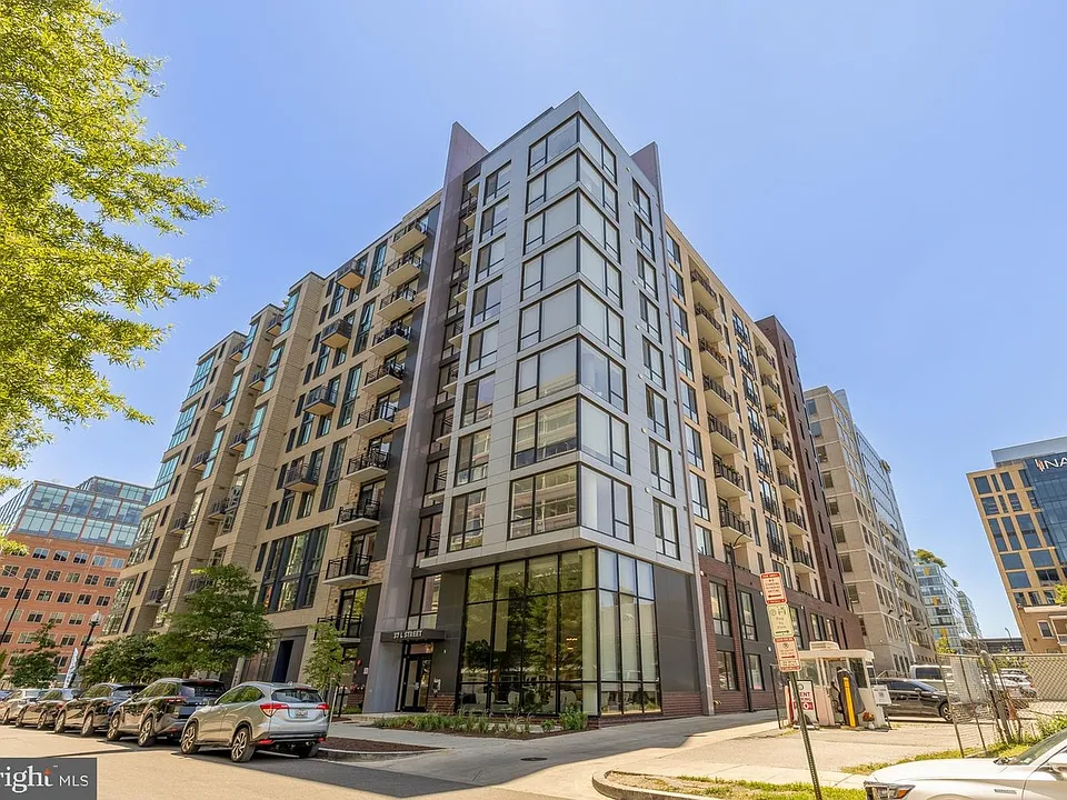 37 L St SE #301