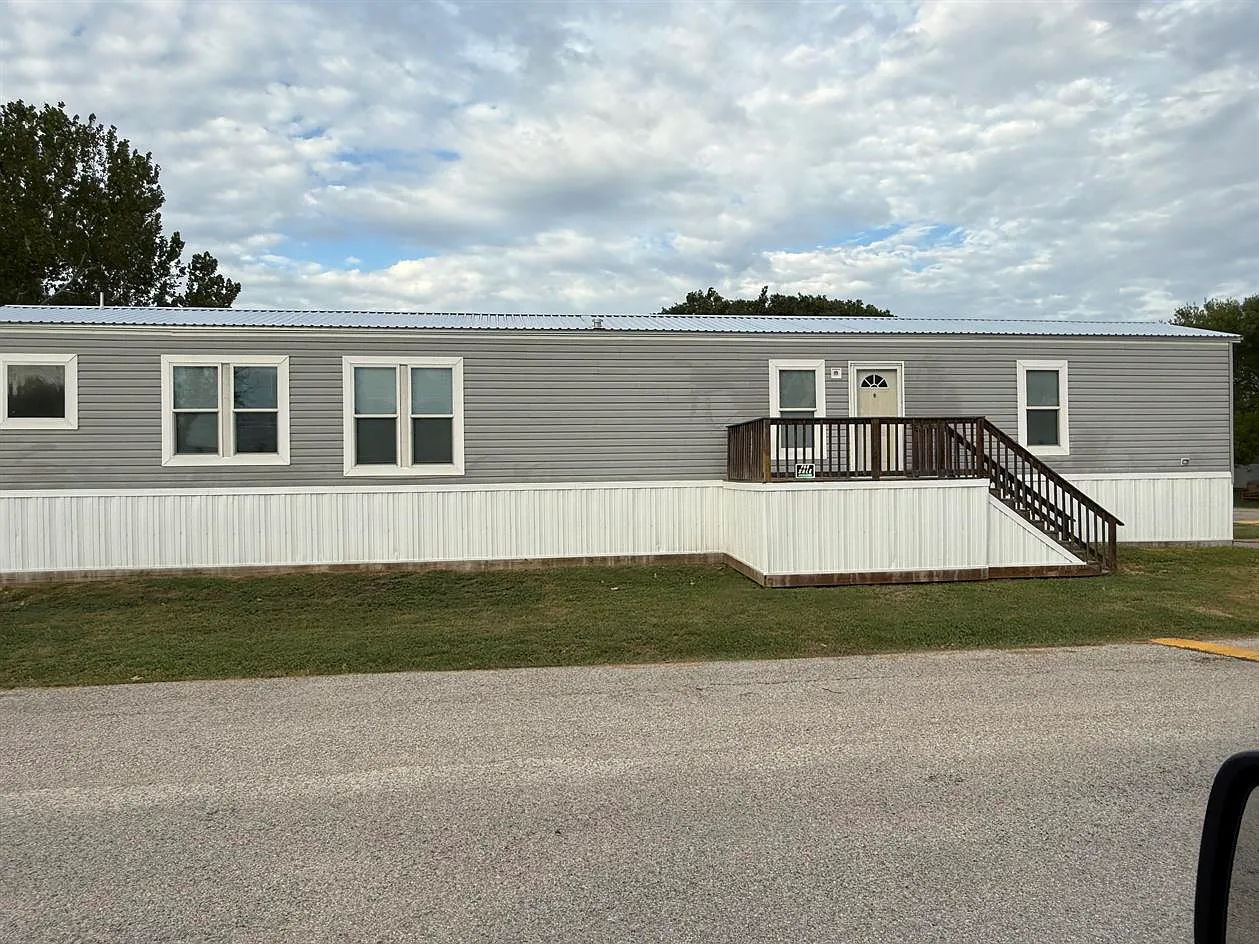 3 bed, $1,495 — Photo 1