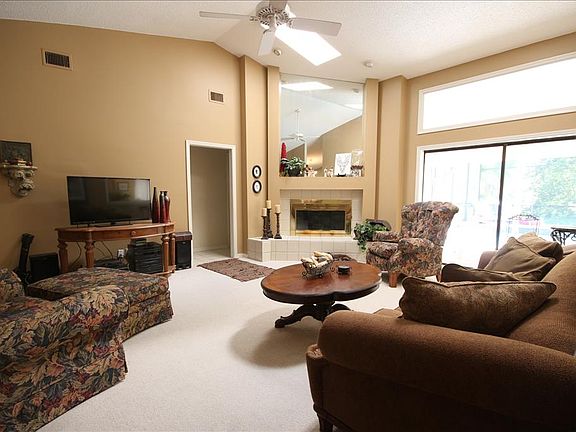 5th image of 810 Cove Park Pl