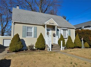 21 Bismark Ave, Valley Stream, NY 11581
