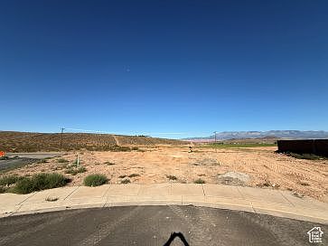 3rd image of 1078 W Rock View Dr