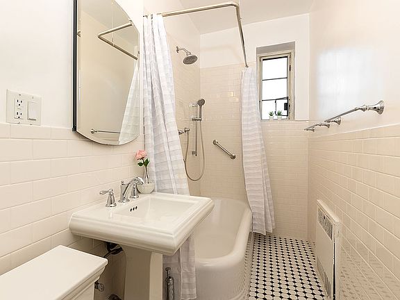 5th image of 140 8th Ave APT 6C