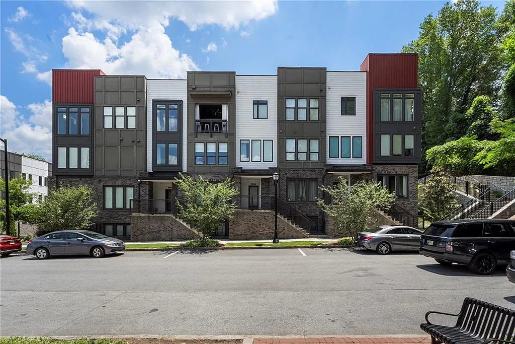 2 bed, 2.0 bath, 1318 sqft, $3,200 — Photo 3
