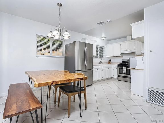 5th image of 2170 Montclair St