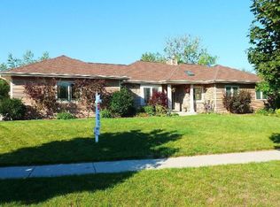 1329 Two Rivers Ct, Mukwonago, WI 53149