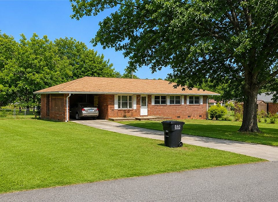 1st image of 1033 Hickory Ln