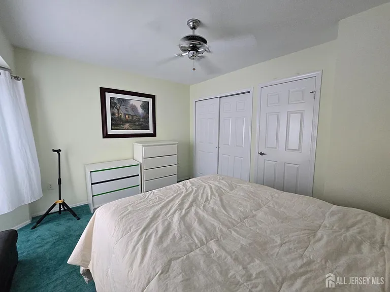 8 Glastonbury Dr — Photo 24