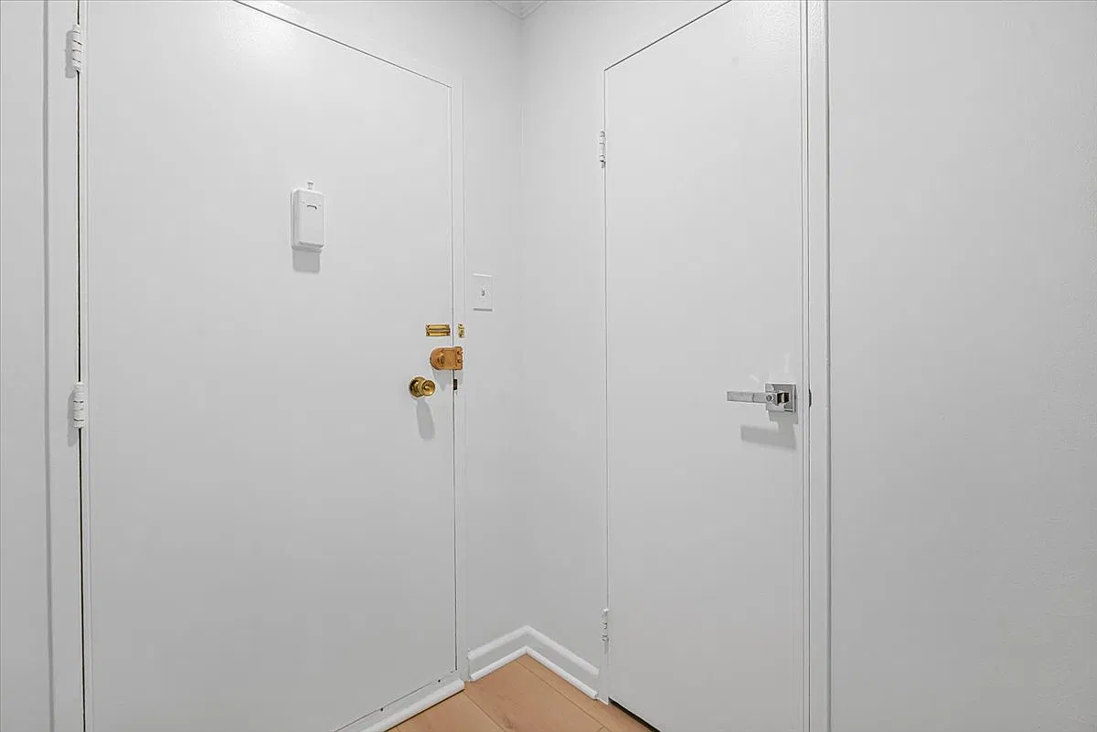 1 bed, 888 sqft, $3,050 — Photo 4