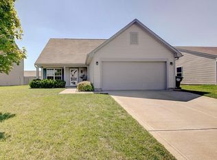 589 Grassy Bend Dr, Greenwood, IN 46143