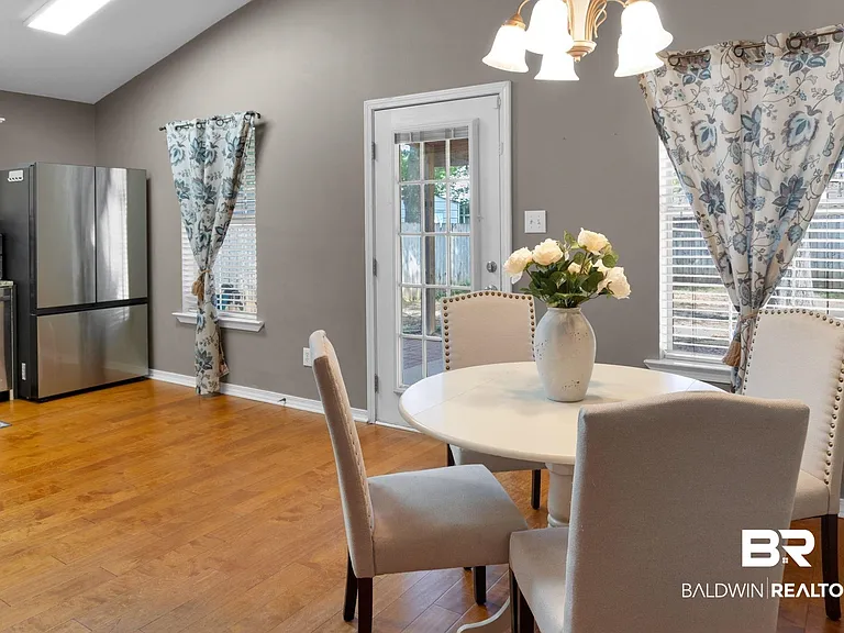 8254 Magnolia Village Dr S — Photo 15