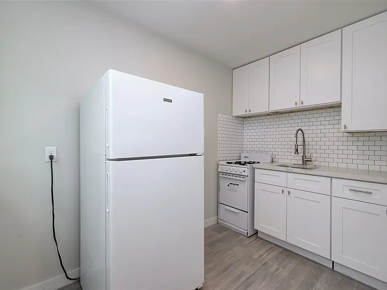 1747 Wroxton Ct #6 — Photo 8