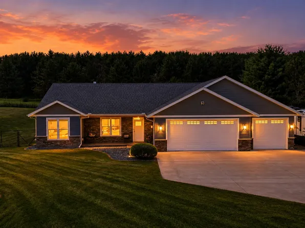 911 67th Ave, Hudson, WI 54016