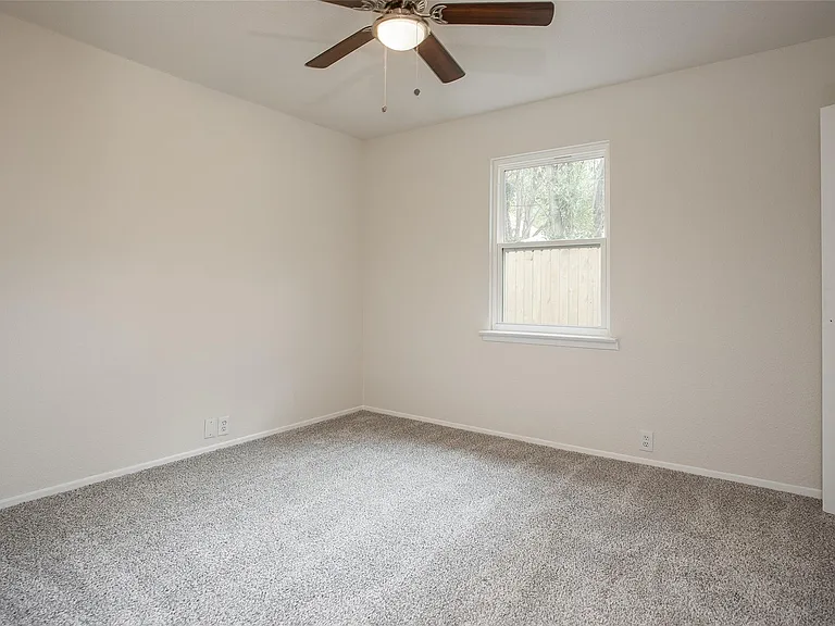 5022 Donnelly Ave — Photo 13
