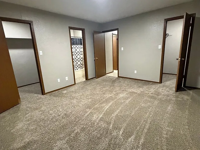824-930 Railhead Dr — Photo 25