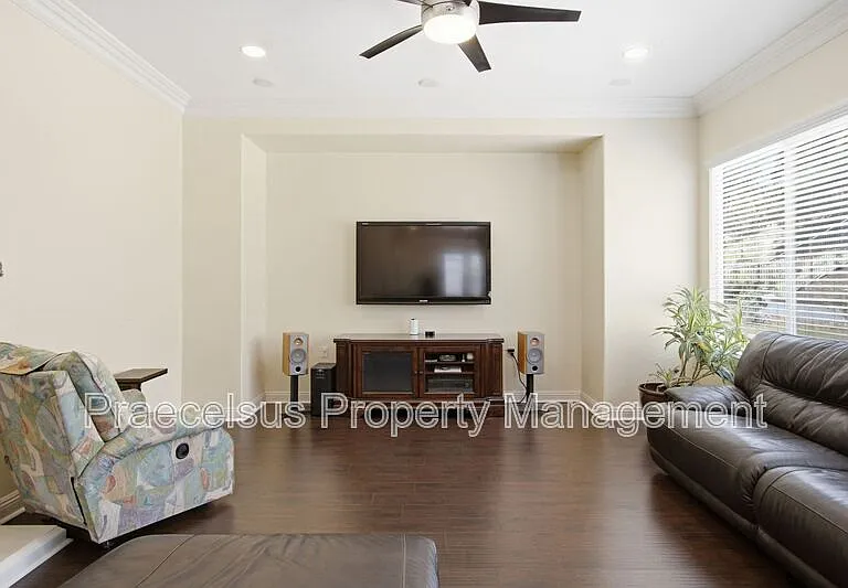 2792 Camphor Ct — Photo 3