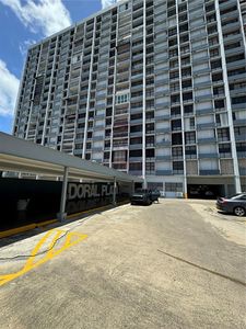 Doral Plaza Luis Vigoreaux Avenue L #11, Guaynabo, PR, 00966