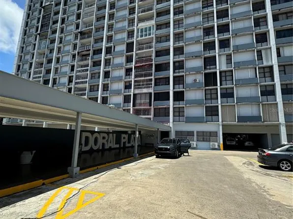 Doral Plaza Luis Vigoreaux Avenue L #11, Guaynabo, PR 00966