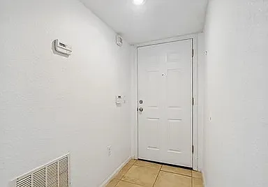 2 bed, 1012 sqft, $2,200 — Photo 4