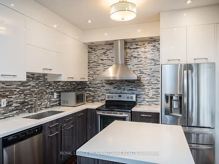 3486 Eglinton Ave W — Photo 11