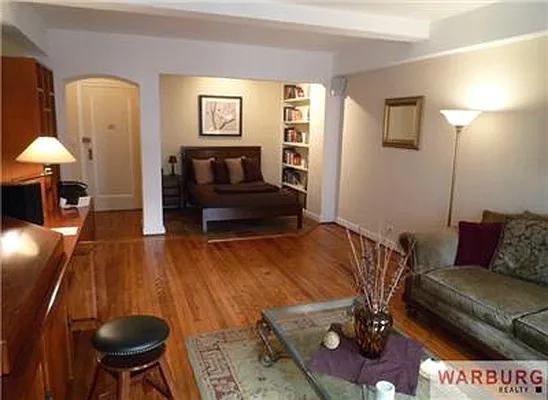 Rented by Warburg | media 4