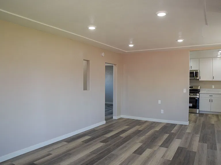 4481 Dwight St — Photo 15