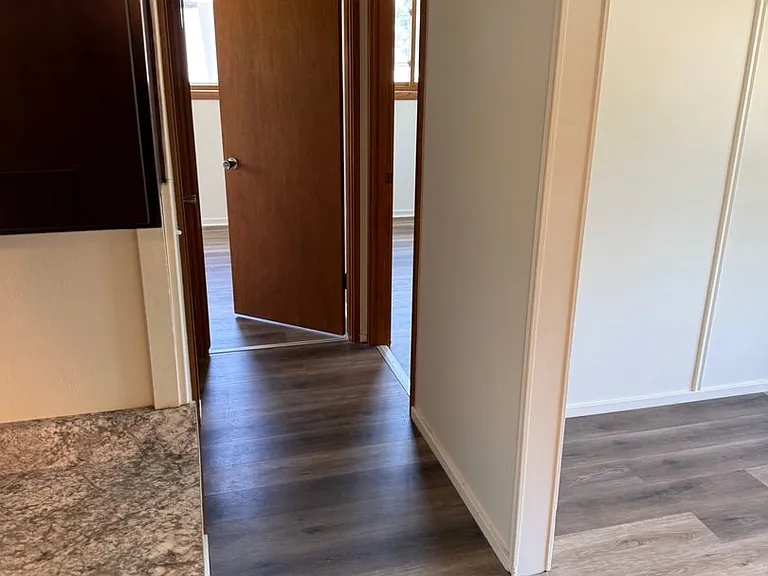 605 E Pearl St — Photo 6