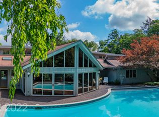 880 Cherokee Ln, Franklin Lakes, NJ 07417