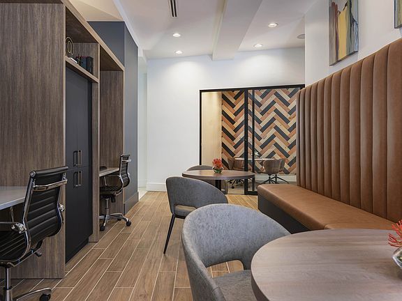 13 - CALIROSA BUSINESS LOUNGE + CONFERENCE OFFICE