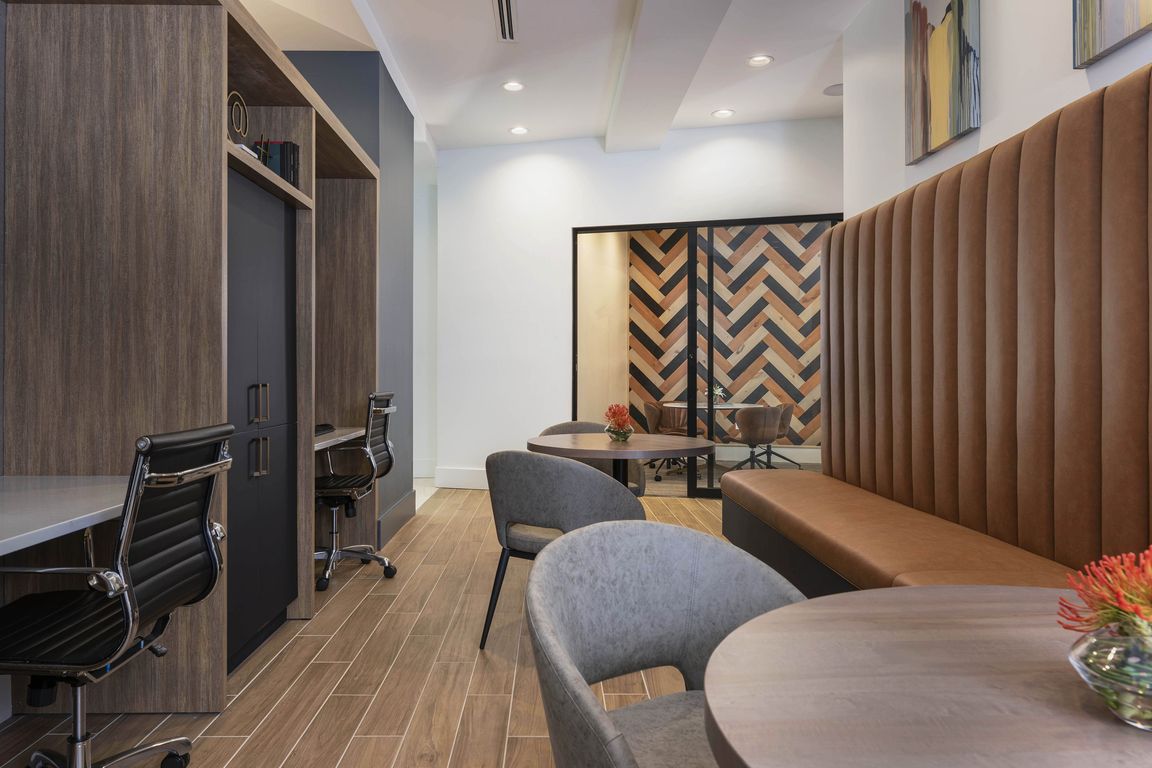 13 - CALIROSA BUSINESS LOUNGE + CONFERENCE OFFICE