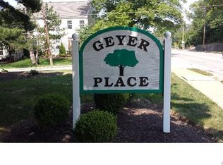425 S Geyer Rd APT F, Saint Louis, MO 63122