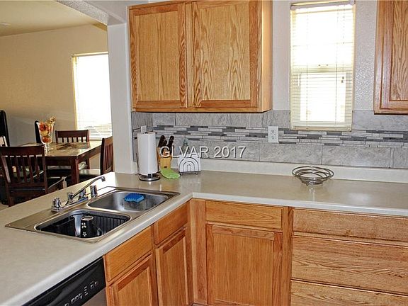5th image of 9092 Maycott Ave