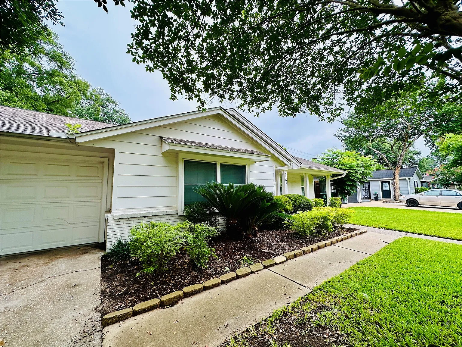 3 bed, 2.0 bath, 1468 sqft, $2,850 — Photo 2