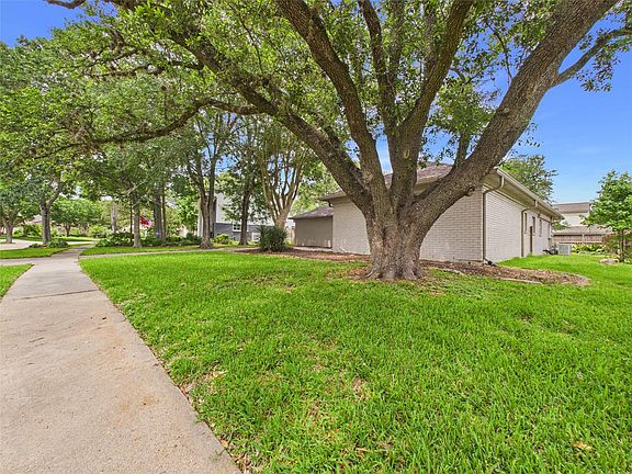 4th image of 1010 Baronridge Dr