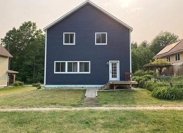 3 bed, 2.5 bath, 2100 sqft, $3,400 — Photo 1