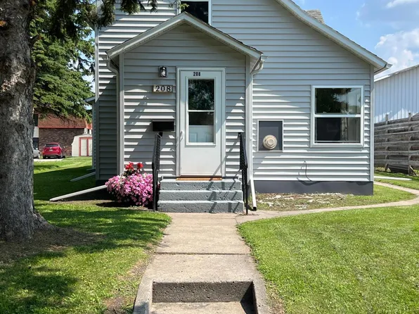 208 Larson Ave N, Fosston, MN 56542