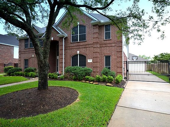 3rd image of 2815 Larkdale Dr