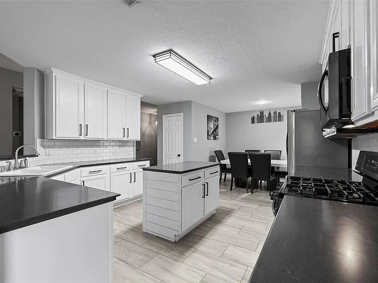 10819 Redwood Dr — Photo 10