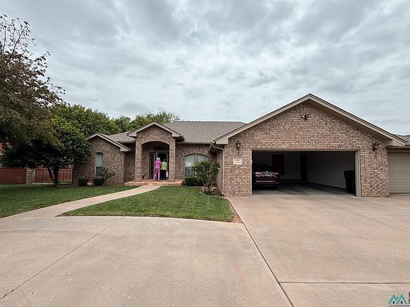 2nd image of 1725 Saint Andrews Dr