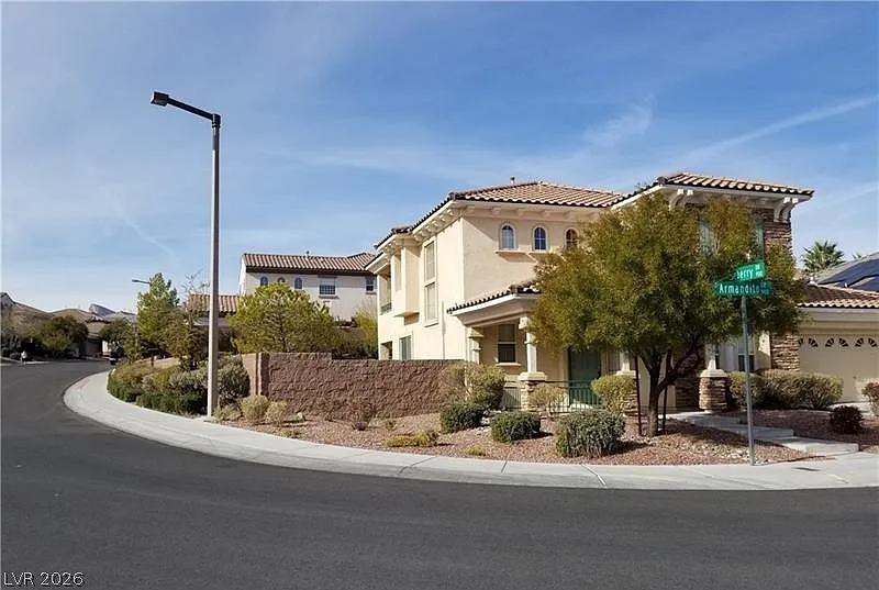 4 bed, 3.5 bath, 2703 sqft, $3,100 — Photo 2