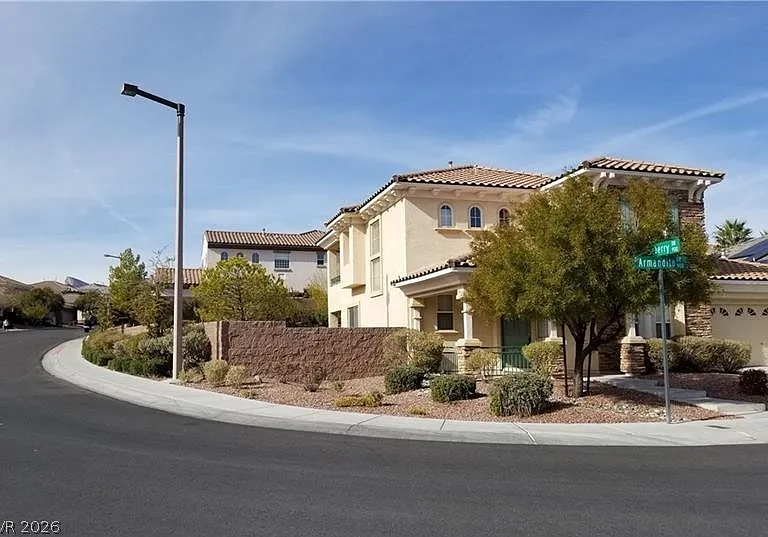971 Armandito Dr — Photo 2