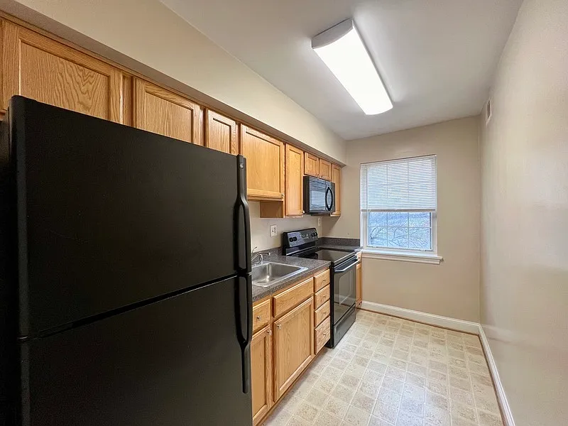 Westmoreland Terrace Condo — Photo 4