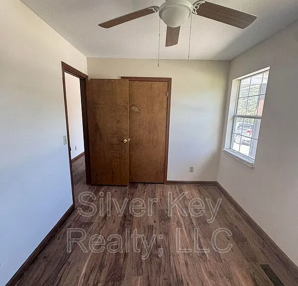 1906 N Jackson St — Photo 12