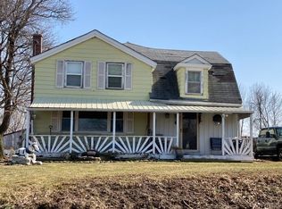 9270 Chestnut Ridge Rd, Middleport, NY 14105