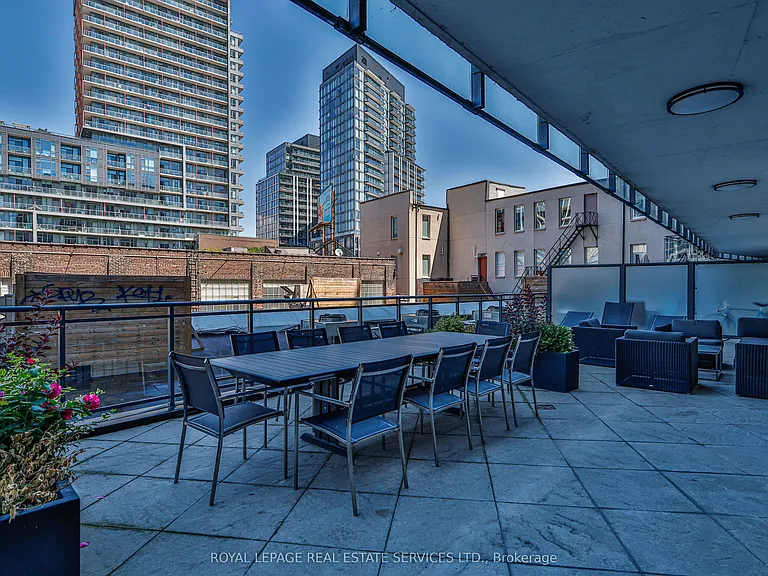 318 King St E #803 — Photo 23