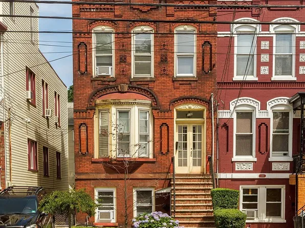 132 Avenue C, Bayonne, NJ 07002