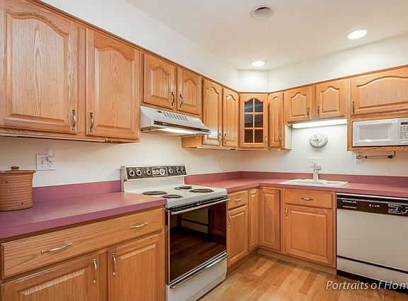 3rd image of 4225 Saratoga Ave APT 404B