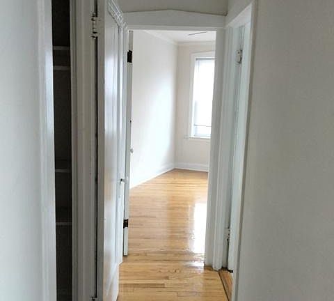 3rd image of 5040 N Lincoln Ave #4