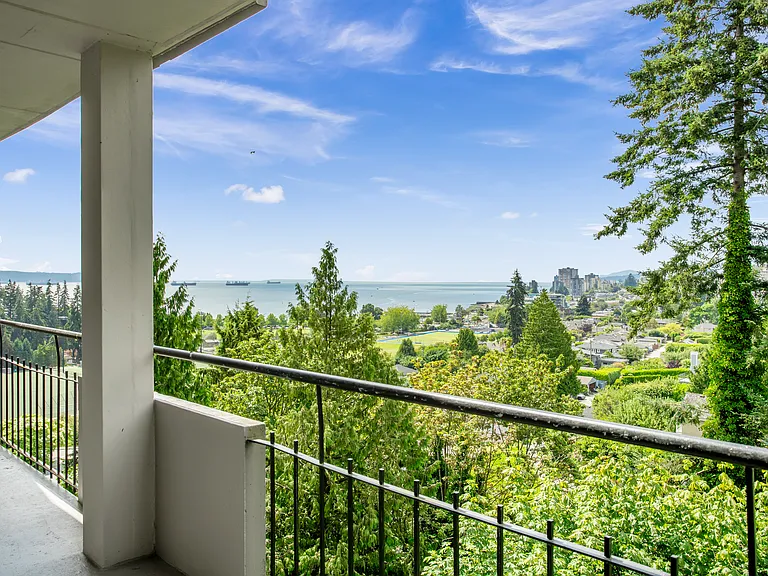 935 Marine Dr — Photo 30