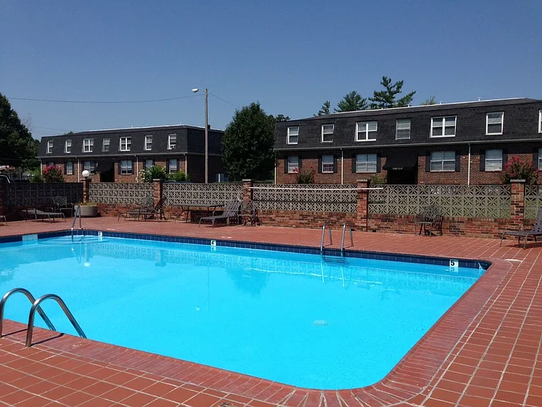 Riviera Apartments — Photo 1